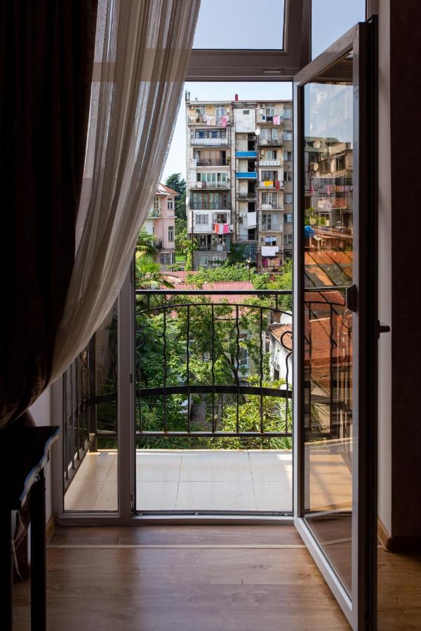 Apartments In The Historical Center Of Batumi, Near The Seaside Park Exterior photo