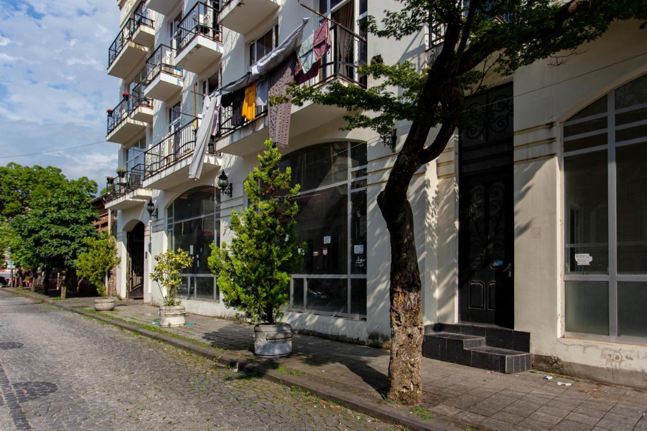 Apartments In The Historical Center Of Batumi, Near The Seaside Park Exterior photo